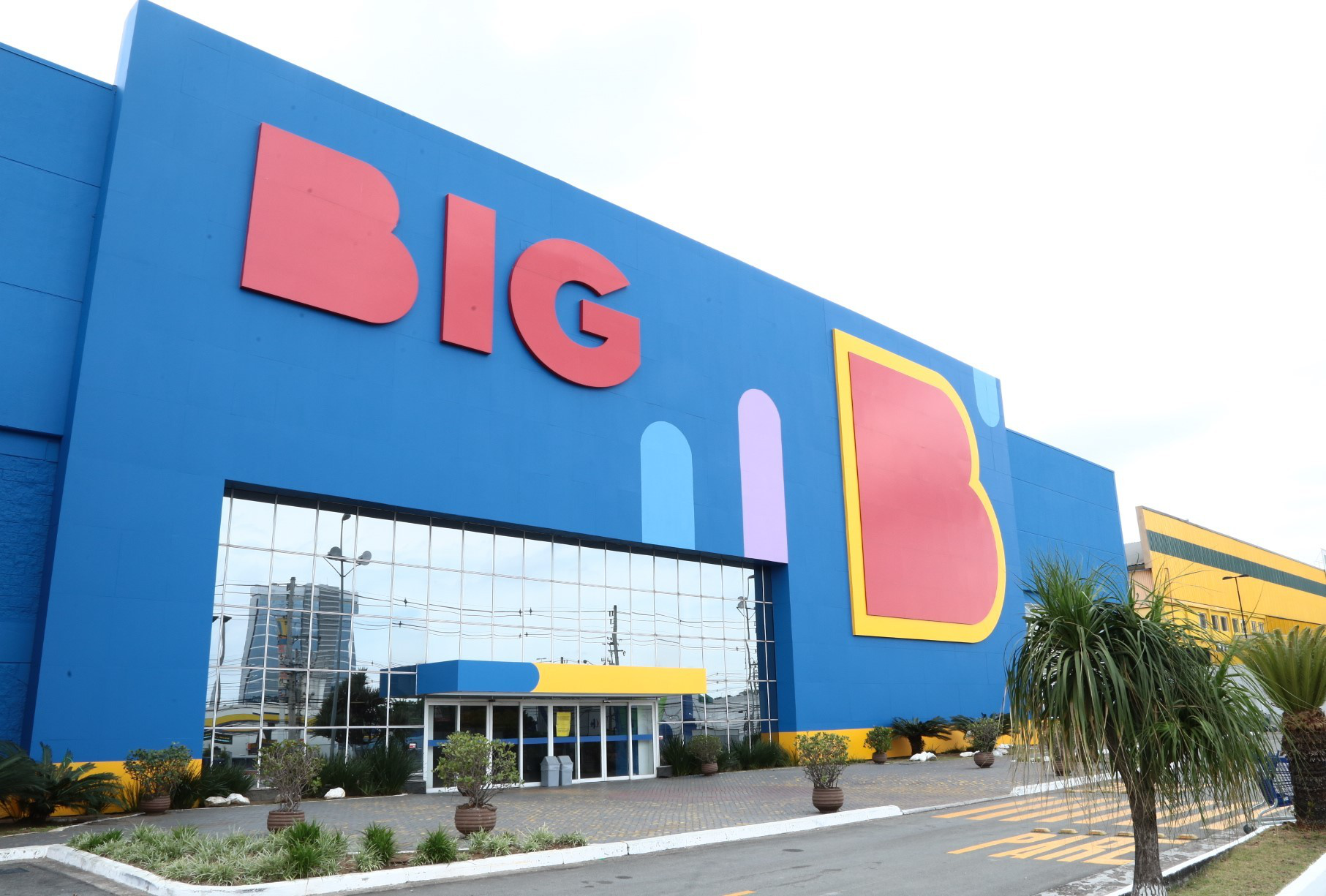 Carrefour (CRFB3) investirá R$ 2,1 bilhões para conversão de 124 lojas do Grupo Big