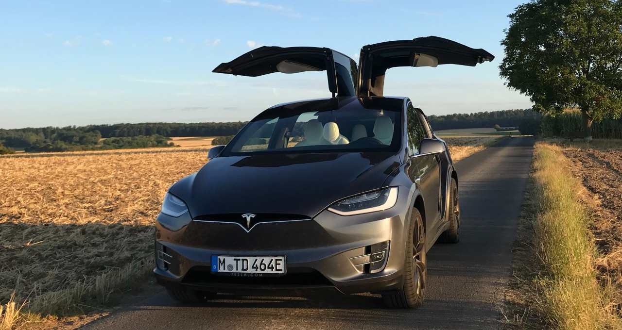 Agência alemã de trânsito diz que 59 mil veículos Tesla têm falha de software