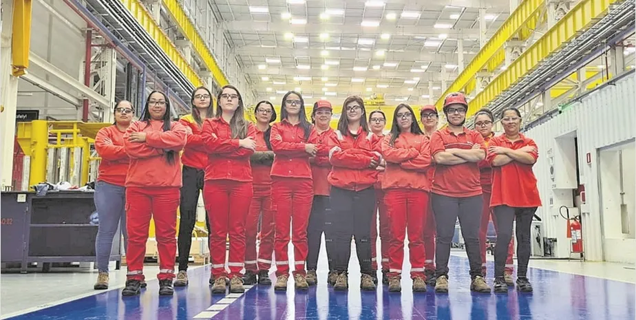 Indústrias usam cursos de capacitação para promover diversidade do chão de fábrica ao alto escalão