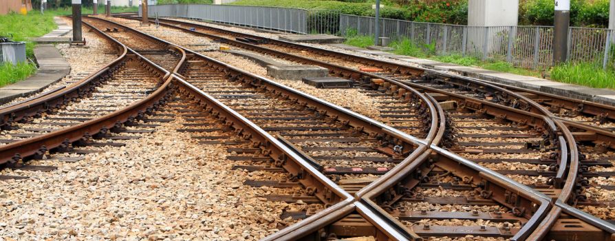 Como os períodos secos podem impactar o setor ferroviário?