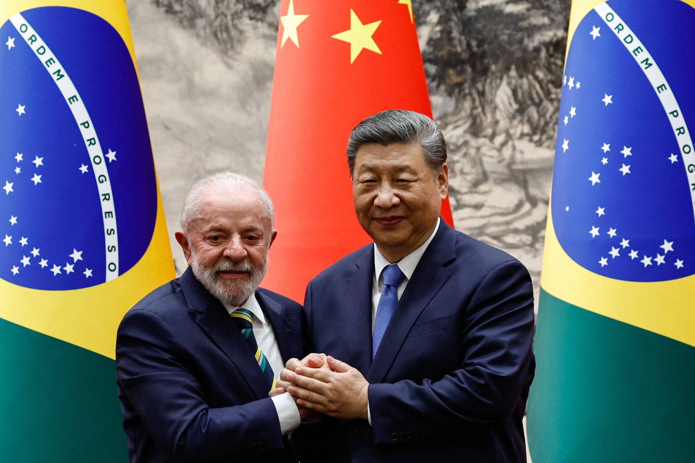 Brasil muda posição sobre acordo Mercosul-China após tarifaço dos EUA - Folha de S.Paulo